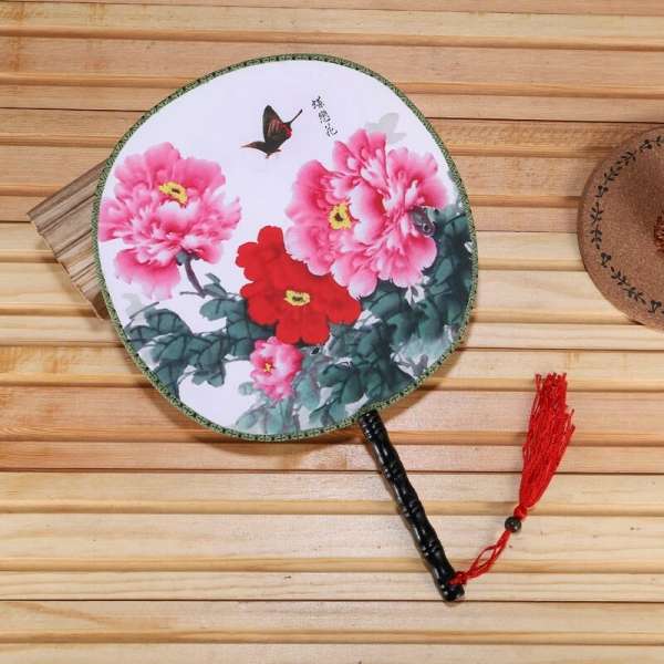 Evantai rotund, din matase, cu motive florale si cu maner din bambus (cod B01L)