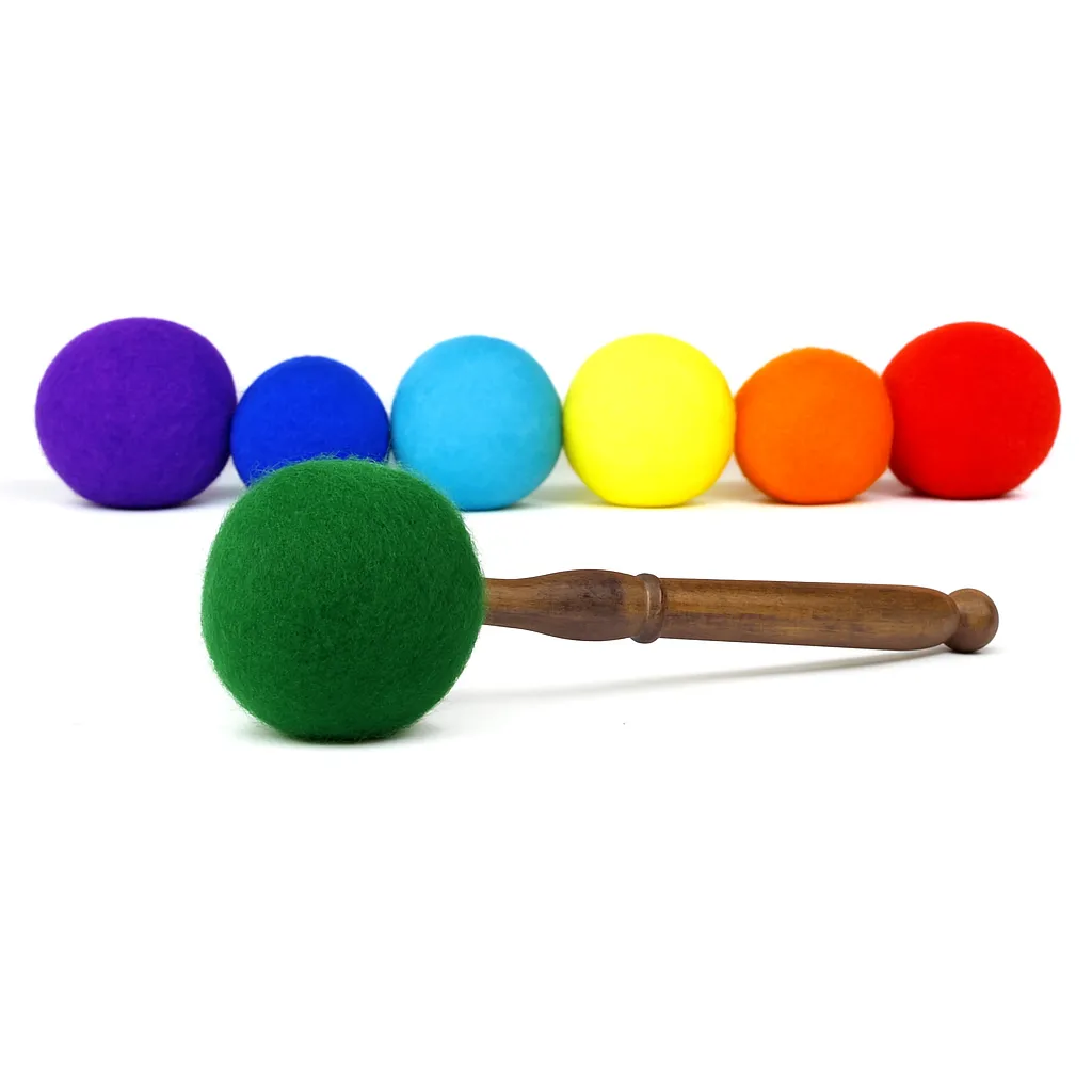 GONG pentru bol cantator, din lemn de piersic, capat infasurat in lana de oaie, verde (cod F77-4L)